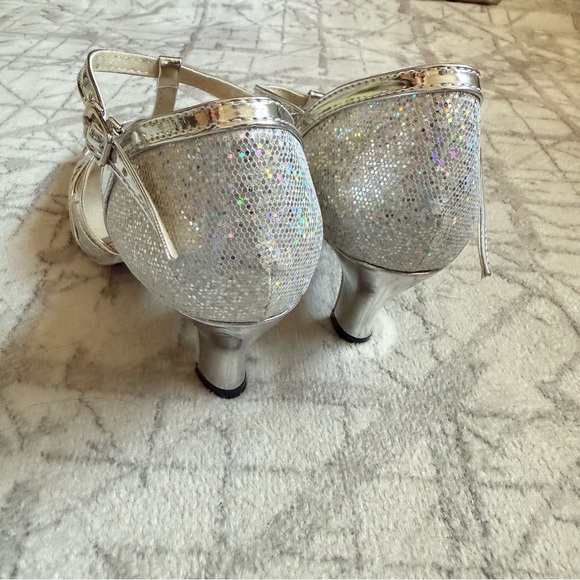 Women's Silver Glitter PU Ballroom Dance Shoes With Ankle Strap Size 7.5 - Picture 4 of 6
